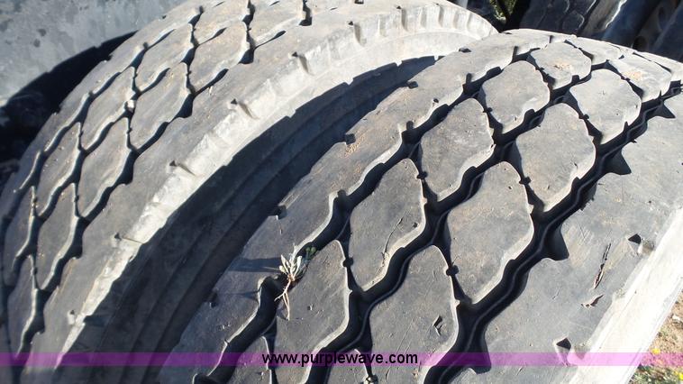 image for item L6516 2001 Mack CX613 semi truck