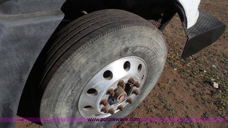 image for item L6516 2001 Mack CX613 semi truck