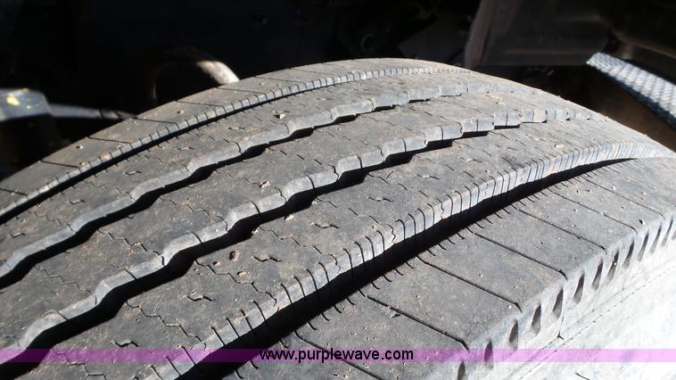 image for item L6516 2001 Mack CX613 semi truck