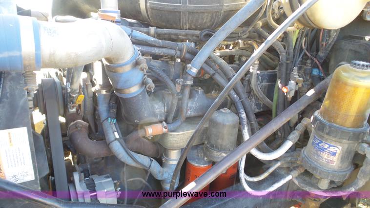 image for item L6516 2001 Mack CX613 semi truck