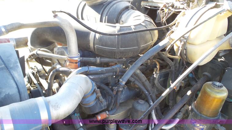 image for item L6516 2001 Mack CX613 semi truck