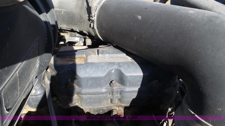 image for item L6516 2001 Mack CX613 semi truck