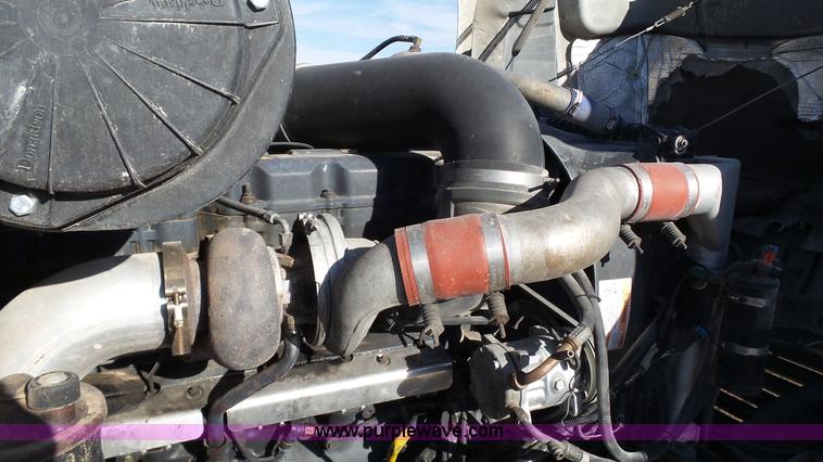 image for item L6516 2001 Mack CX613 semi truck