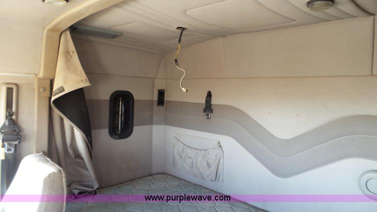 image for item L6516 2001 Mack CX613 semi truck