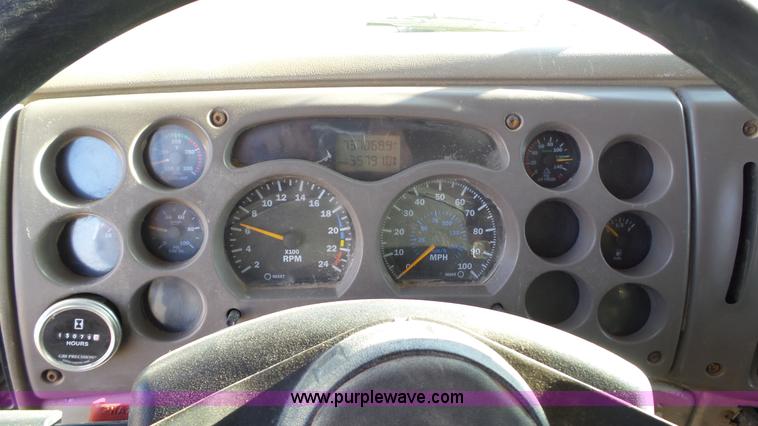 image for item L6516 2001 Mack CX613 semi truck