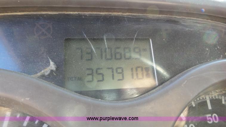 image for item L6516 2001 Mack CX613 semi truck