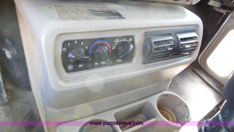 image for item L6516 2001 Mack CX613 semi truck