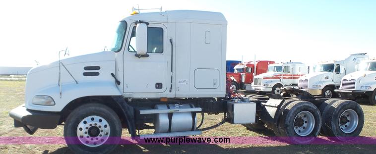 image for item L6517 2001 Mack CX613 semi truck