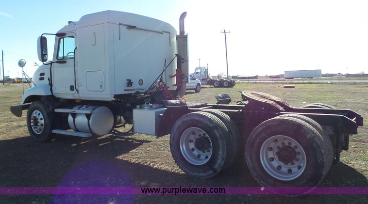 image for item L6517 2001 Mack CX613 semi truck