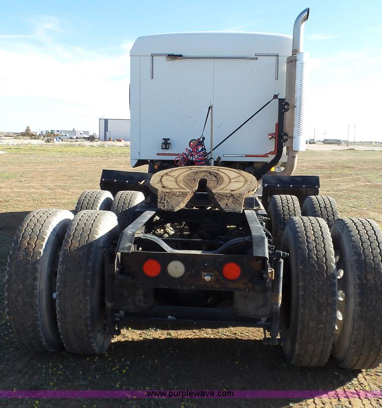 image for item L6517 2001 Mack CX613 semi truck