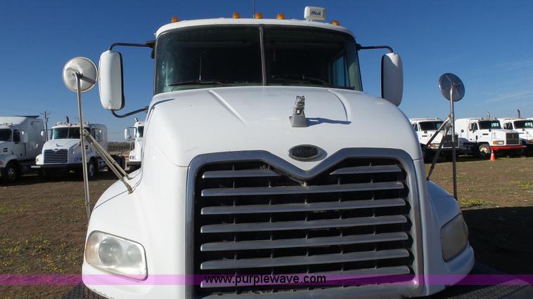 image for item L6517 2001 Mack CX613 semi truck