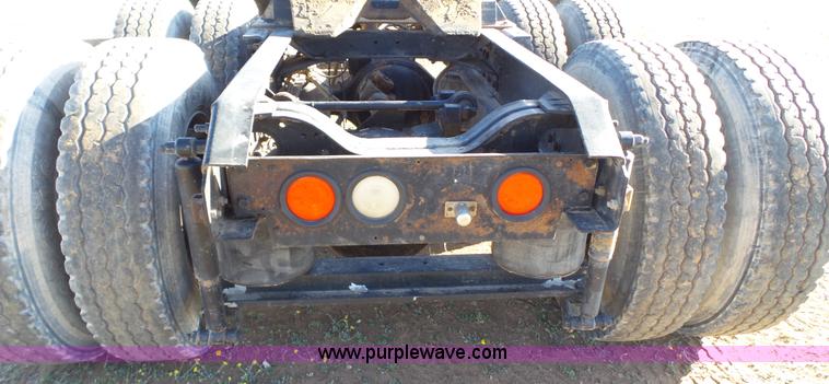 image for item L6517 2001 Mack CX613 semi truck