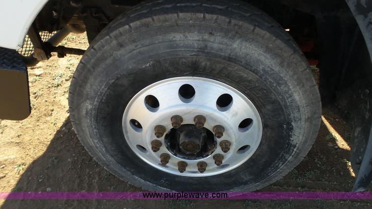 image for item L6517 2001 Mack CX613 semi truck