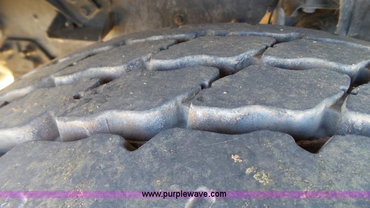 image for item L6517 2001 Mack CX613 semi truck