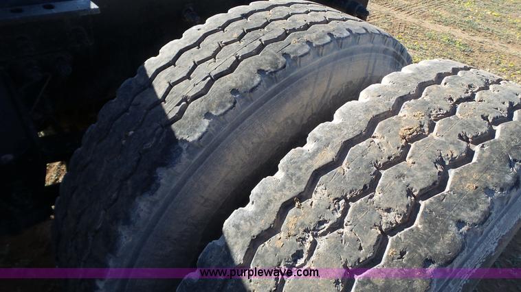 image for item L6517 2001 Mack CX613 semi truck