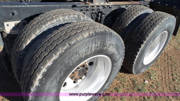 image for item L6517 2001 Mack CX613 semi truck