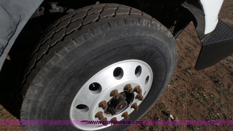 image for item L6517 2001 Mack CX613 semi truck