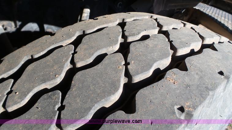 image for item L6517 2001 Mack CX613 semi truck