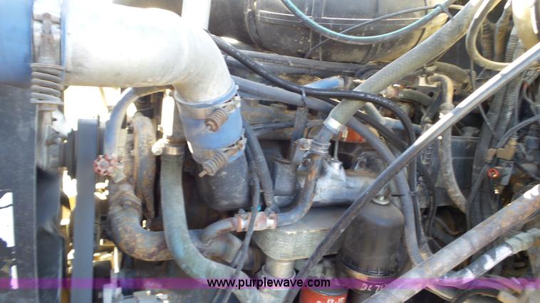 image for item L6517 2001 Mack CX613 semi truck