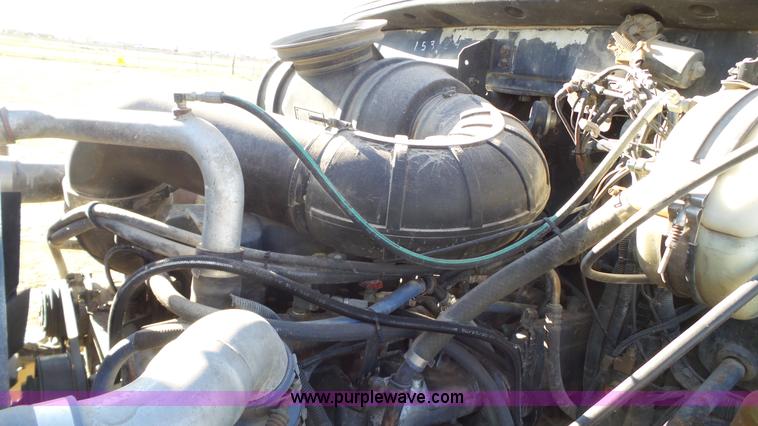 image for item L6517 2001 Mack CX613 semi truck