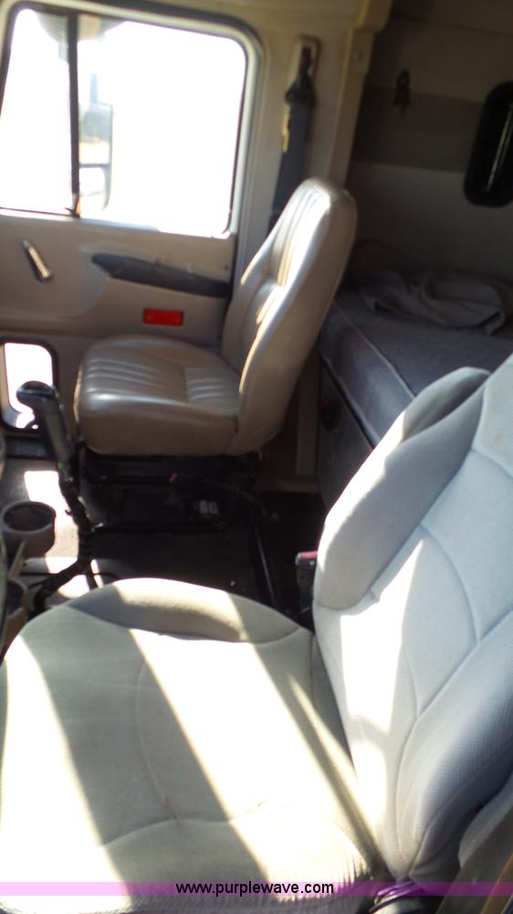 image for item L6517 2001 Mack CX613 semi truck