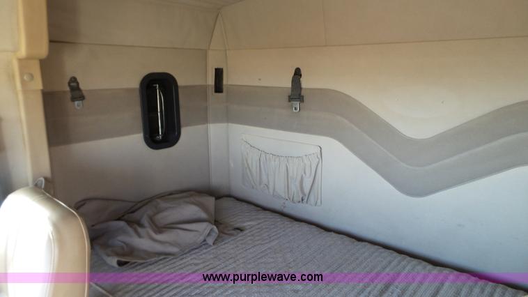 image for item L6517 2001 Mack CX613 semi truck