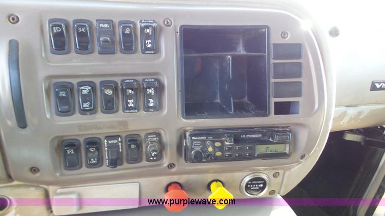 image for item L6517 2001 Mack CX613 semi truck