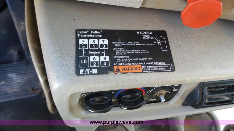 image for item L6517 2001 Mack CX613 semi truck