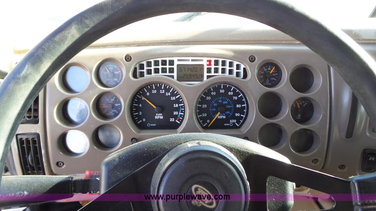 image for item L6517 2001 Mack CX613 semi truck