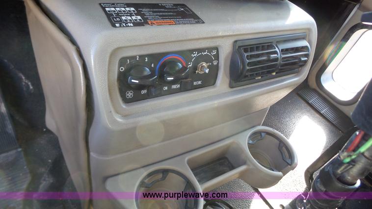 image for item L6517 2001 Mack CX613 semi truck