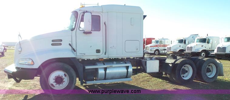 image for item L6518 2001 Mack CX613 semi truck
