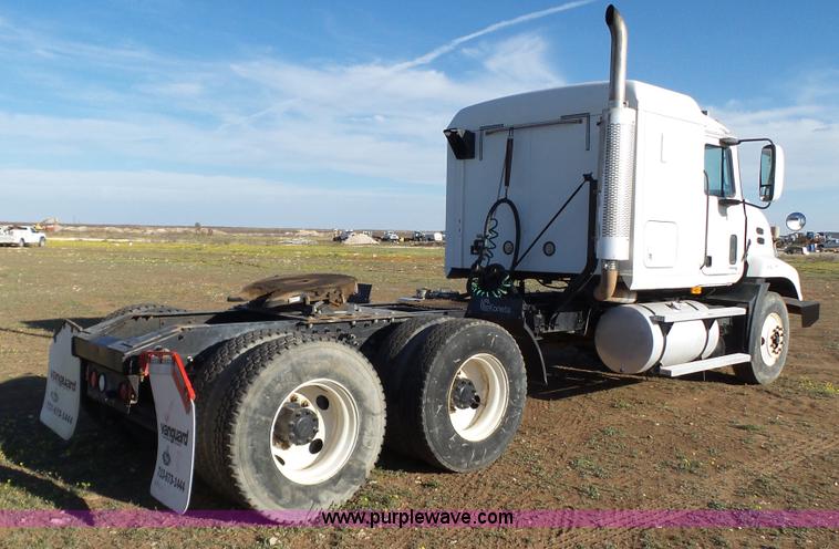 image for item L6518 2001 Mack CX613 semi truck