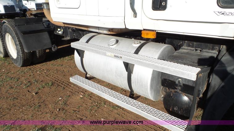 image for item L6518 2001 Mack CX613 semi truck