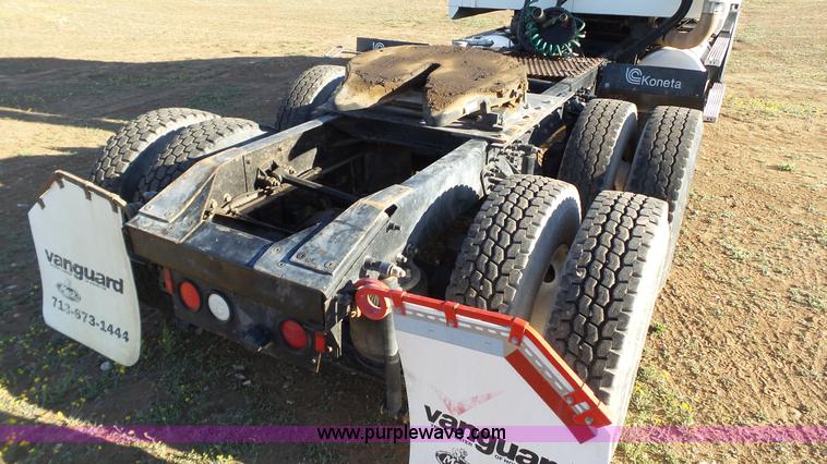 image for item L6518 2001 Mack CX613 semi truck