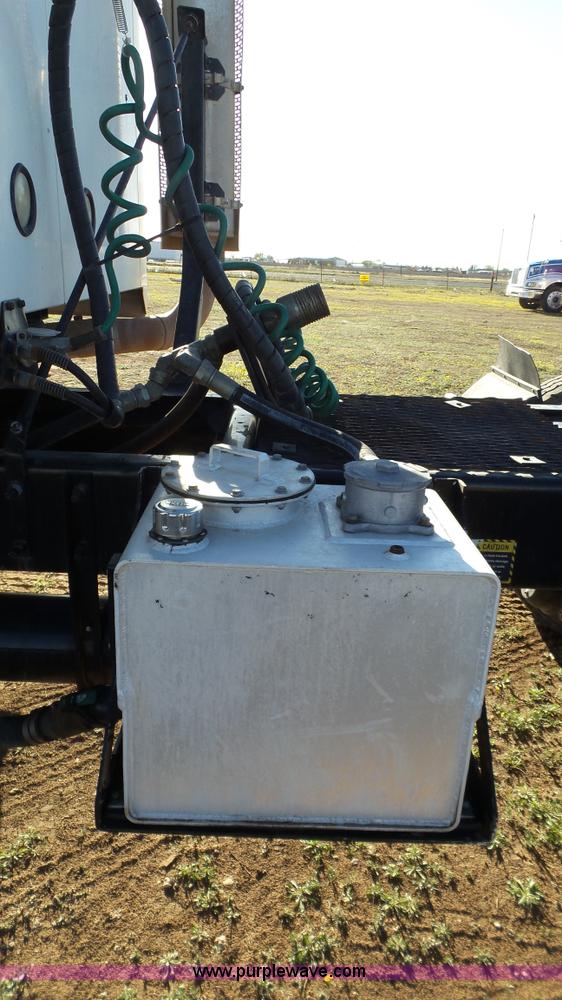 image for item L6518 2001 Mack CX613 semi truck