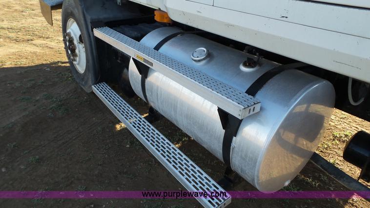 image for item L6518 2001 Mack CX613 semi truck