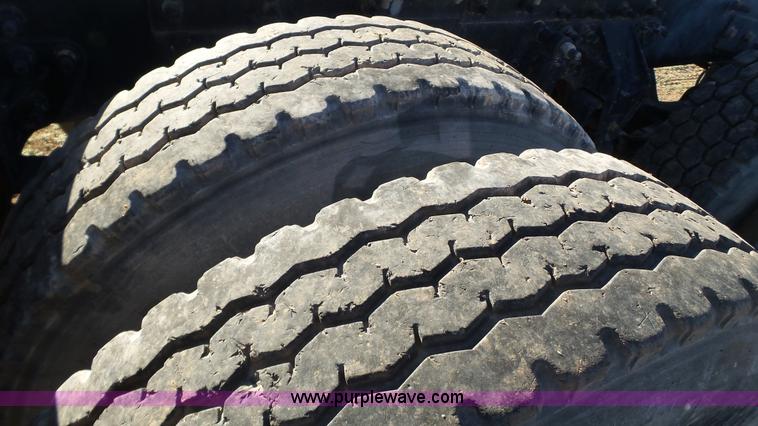 image for item L6518 2001 Mack CX613 semi truck