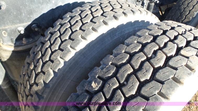 image for item L6518 2001 Mack CX613 semi truck