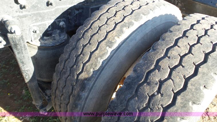 image for item L6518 2001 Mack CX613 semi truck