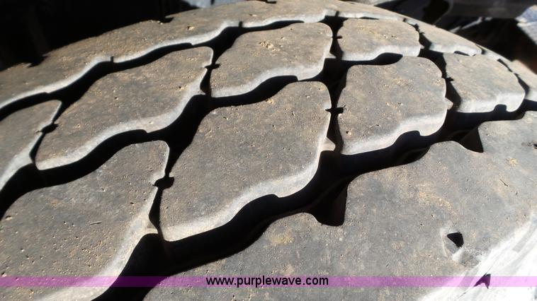 image for item L6518 2001 Mack CX613 semi truck