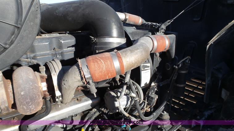 image for item L6518 2001 Mack CX613 semi truck