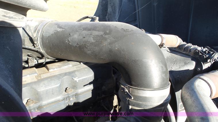 image for item L6518 2001 Mack CX613 semi truck