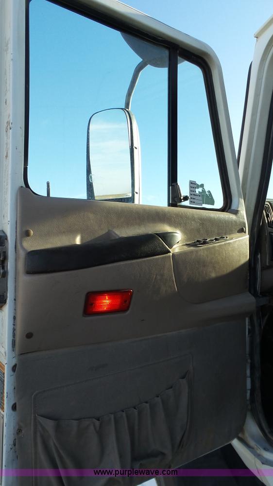 image for item L6518 2001 Mack CX613 semi truck