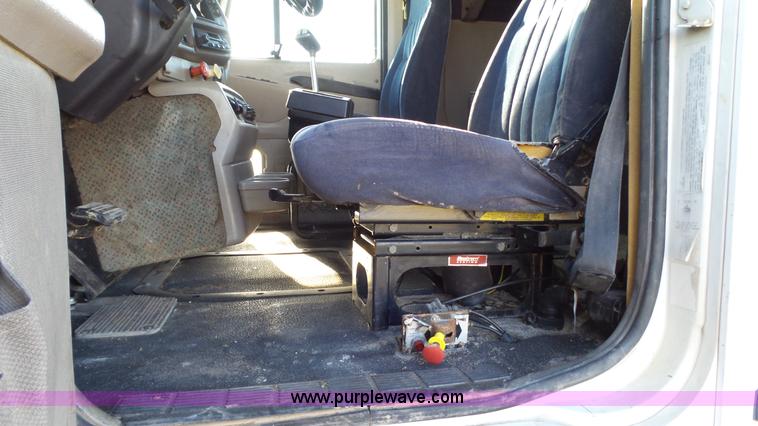 image for item L6518 2001 Mack CX613 semi truck