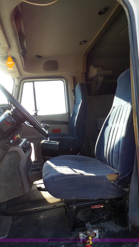 image for item L6518 2001 Mack CX613 semi truck