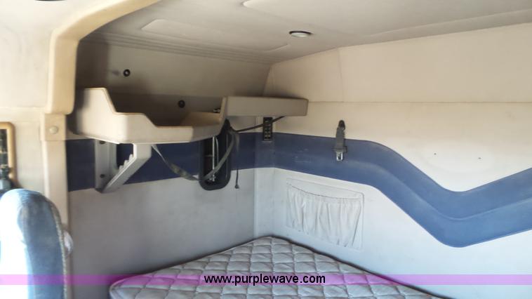 image for item L6518 2001 Mack CX613 semi truck