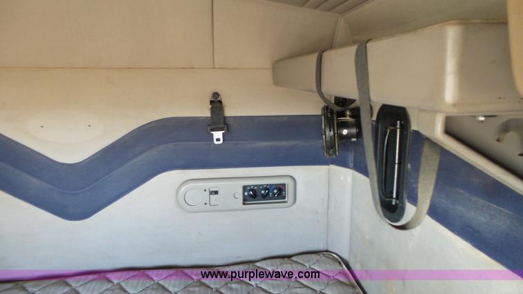 image for item L6518 2001 Mack CX613 semi truck