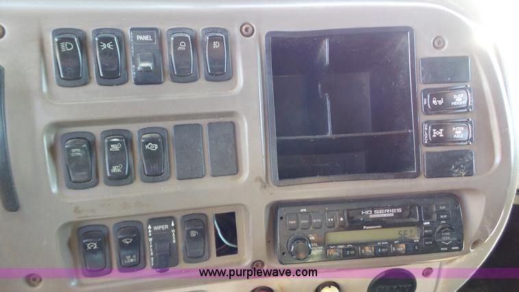 image for item L6518 2001 Mack CX613 semi truck