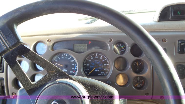 image for item L6518 2001 Mack CX613 semi truck