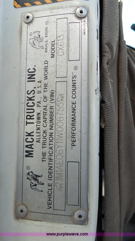 image for item L6518 2001 Mack CX613 semi truck